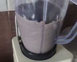 A picture of step 3 of Oreo Milkshake.