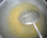 Foto langkah ke 2 dari resep Spaghetti aglio olio sosis enoki.