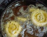 A picture of step 4 of Soya Flour Jalebi Style MeduVada.