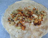 Foto del paso 2 de la receta: Rollo de tortilla con queso