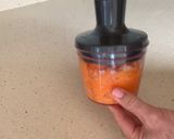 Foto del paso 2 de la receta: Rape en salsa de zanahorias, langostinos y arándanos
