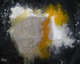 Foto langkah ke 1 dari resep Ngohiang Ayam Khas Bogor.