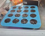 Foto langkah ke 6 dari resep Coklat Praline Karakter Doraemon.