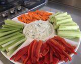 Une image de l'étape 3 de Plateau de crudités sauce yaourt menthe aneth.