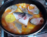 Foto del paso 9 de la receta: Cazuela de lubina en salsa gelatinosa de cabeza de merluza