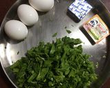 A picture of step 1 of Spinach Mushroom Omelette.
