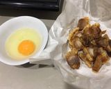 รูปขั้นตอนการทำที่ 1 ของ ไข่ขยี้หมูกรอบ