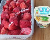 Une image de l'étape 1 de Yaourt glacé à la fraise 🍓.