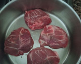 Foto del paso 1 de la receta: Carrilleras en salsa de chocolate y ciruelas