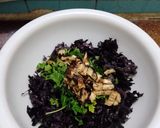 Foto del paso 1 de la receta: Tortillitas de Kale morado y Palta