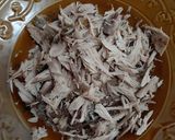 Foto langkah ke 1 dari resep Tongkol Suwir Kemangi.