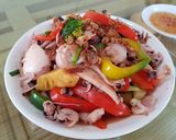 Hình bước làm 6 của món Stir Fried Squid and Vegetables (Mực xào rau củ ngon giòn)