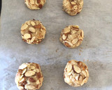 A picture of step 1 of Almonds cookie.