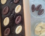 Foto langkah ke 6 dari resep Fudgy Bitter Sweet Black Brownies.