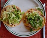 Foto del paso 2 de la receta: Tostadas de pollo deshebrado