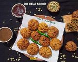 A picture of step 15 of Khasta Dry Matar Kachori.