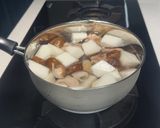 A picture of step 4 of Clam, Winter Melon, and Chicken Soup.