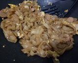 Foto langkah ke 3 dari resep Kwetiaw goreng enak & simpel.