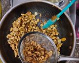 Foto langkah ke 8 dari resep Ayam Jamur untuk Bakmi / Nasi Tim 蘑菇鸡用于面条或团队米饭.