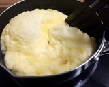รูปขั้นตอนการทำที่ 2 ของ ต้มยำเห็ดเต้าหู้เบคอน/ไข่เจียวฟู