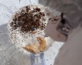 A picture of step 3 of Soy Milk Peanut Butter Shake.