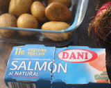 Foto del paso 1 de la receta: Ensalada de salmón con huevo poché