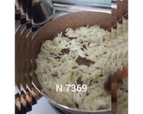 عکس مرحله 1 از دستور برنج پیاز داغ