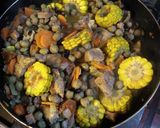 Foto del paso 3 de la receta: Guiso de cerdo, garbanzos y porotos negros
