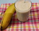 A picture of step 3 of Banana smoothie.