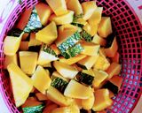 खट्टा मीठा कद्दू (khatta mitha kaddu recipe in Hindi) रेसिपी चरण 1 फोटो