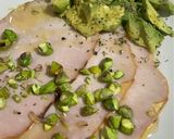 Foto del paso 5 de la receta: Cena fría de fiambre de pavo, con aguacate y pistachos !!