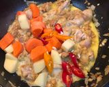 รูปขั้นตอนการทำที่ 4 ของ Chicken Curry with Rum
