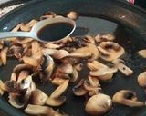 Foto del paso 3 de la receta: Champiñones salteados con MIEL♡