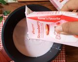 Foto langkah ke 1 dari resep Strawberry Milk Pudding.
