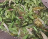 Foto langkah ke 3 dari resep Tumis Buncis Meriah.