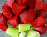 Hình bước làm 1 của món Healthy Juice #2 dưa chuột, củ dền