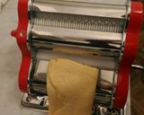 Foto del paso 6 de la receta: Pasta casera, para animarse y superarse. Un manjar económico