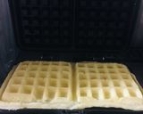 Foto del paso 3 de la receta: Wafles Salados con Queso mozzarella y Queso Parmesano!🧇🍯🥝🍓🍊