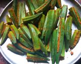 भरवां भिन्डी (Bharwan bhindi recipe in hindi) रेसिपी चरण 3 फोटो