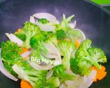 Hình bước làm 4 của món Thịt bò xào súp lơ xanh