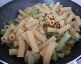 Foto del passaggio 3 della ricetta Tortiglioni Broccoli, zucca e spek