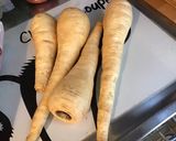 Une image de l'étape 1 de Panais sautés au miel et oignon de roscoff.