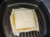 Cheese Egg Roast (Roti Panggang Telur Keju)