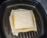 Foto langkah ke 4 dari resep Cheese Egg Roast (Roti Panggang Telur Keju).