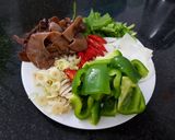 Hình bước làm 1 của món Lưỡi heo xào lăn