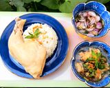 Hình bước làm 1 của món Cơm gà luộc và canh gà lá giang