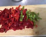 Une image de l'étape 4 de Salade de betteraves rouges aux tomates, poivrons et olives.