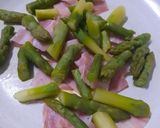 Foto del paso 4 de la receta: Ensalada de espárragos con panceta