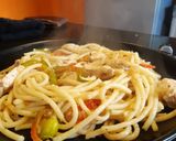 Foto del paso 5 de la receta: Salteado de pollo con verduras y tallarines