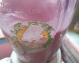 Foto langkah ke 2 dari resep Smoothie Stroberi.